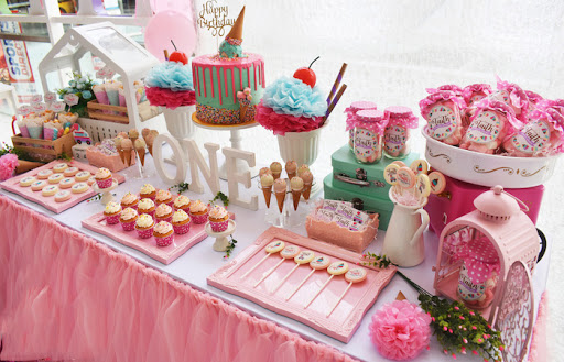 Mẫu trang trí sinh nhật kiểu Cup Cake