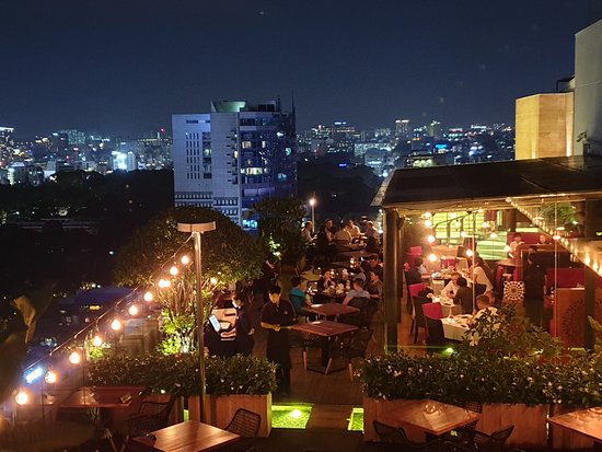 Nhà hàng Shri Restaurant & Lounge