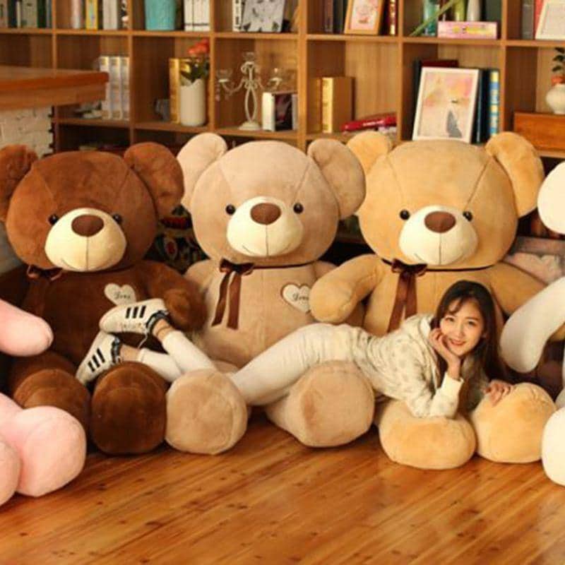 Một chú gấu bông to bự làm bạn gái sẽ rất thích thú