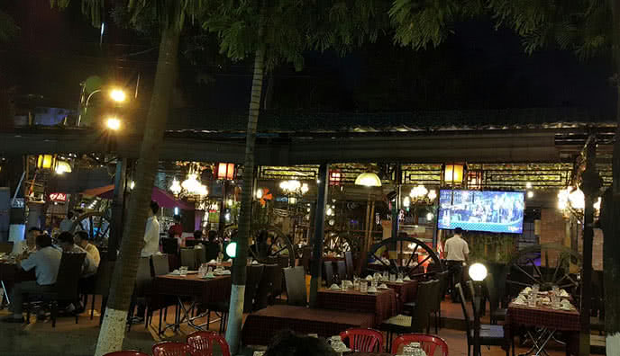 Nhà Hàng Đất Sét