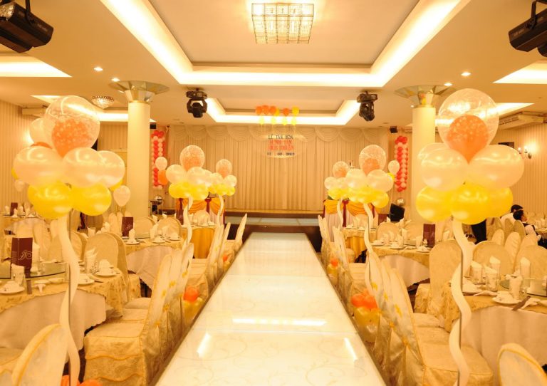 Những cách trang trí tiệc cưới bằng bong bóng