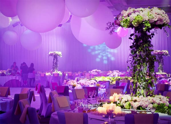 Trang trí tiệc đám cưới với tông màu tím