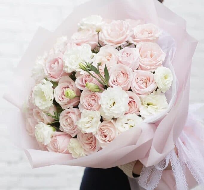 Ban mai với mẫu hoa hồng Pastel