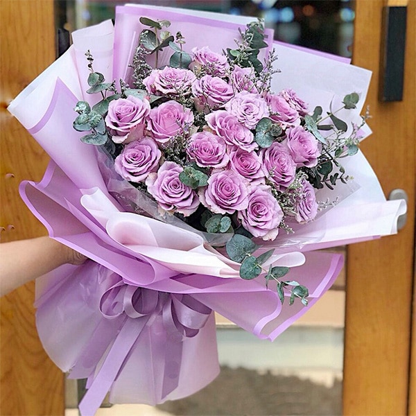 Ngày ngọt ngào cùng hoa hồng tím