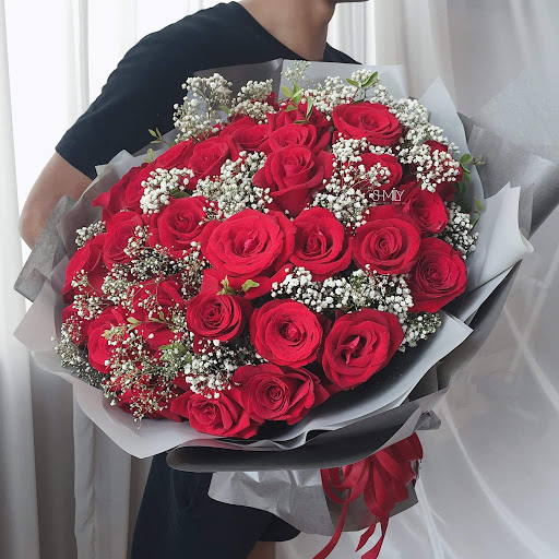 Duy nhất với hồng đỏ và baby trắng