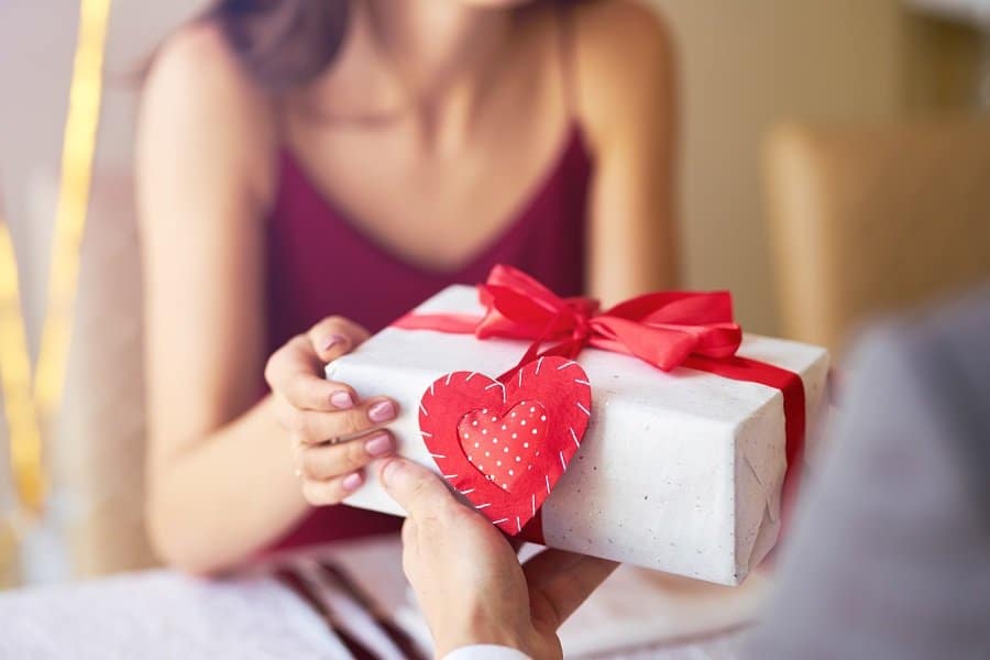 Tặng váy, đầm cho bạn gái