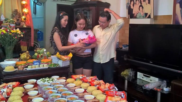 Đầy tháng là gì? Cách cúng đầy tháng cho bé