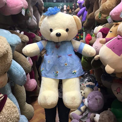 Gấu bông Teddy với váy hoa