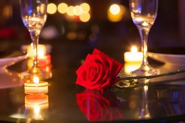 Kỷ niệm 100 ngày yêu nhau tặng gì cho người yêu